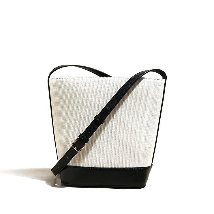 CUIR TRIOMPHE BUCKET BAG - Image 11