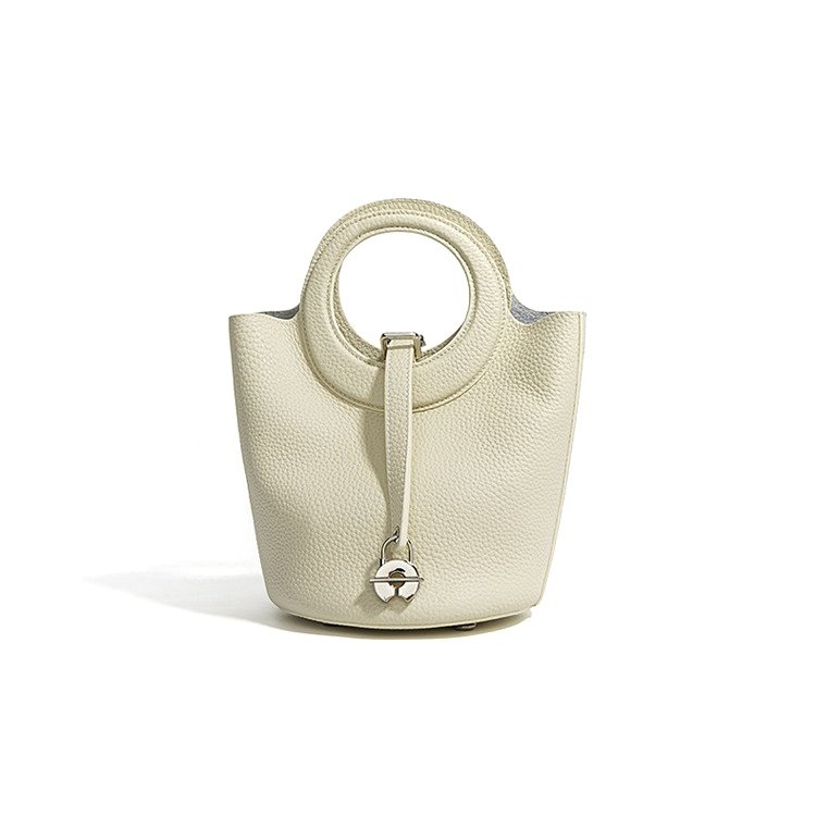 GENEVIEVE - Image 4