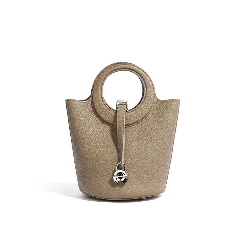 GENEVIEVE - Image 5