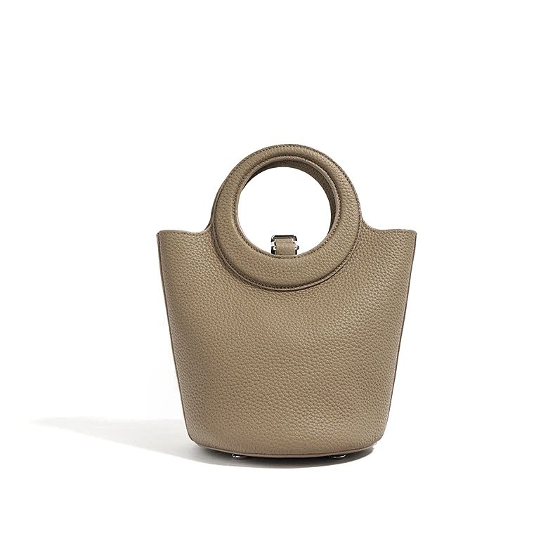 GENEVIEVE - Image 8